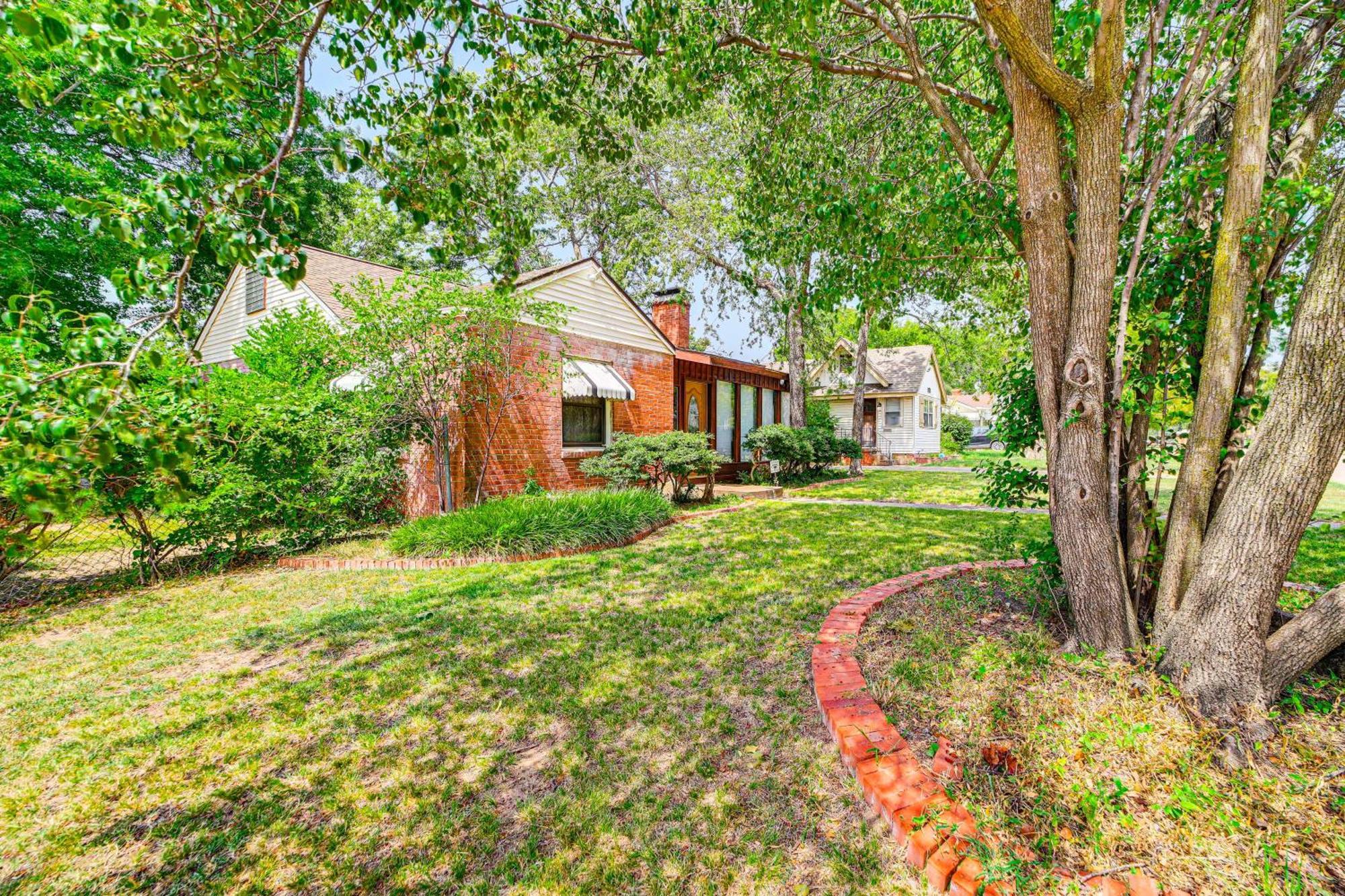 Tulsa Cottage With Hot Tub 4 Mi To Downtown Exterior photo