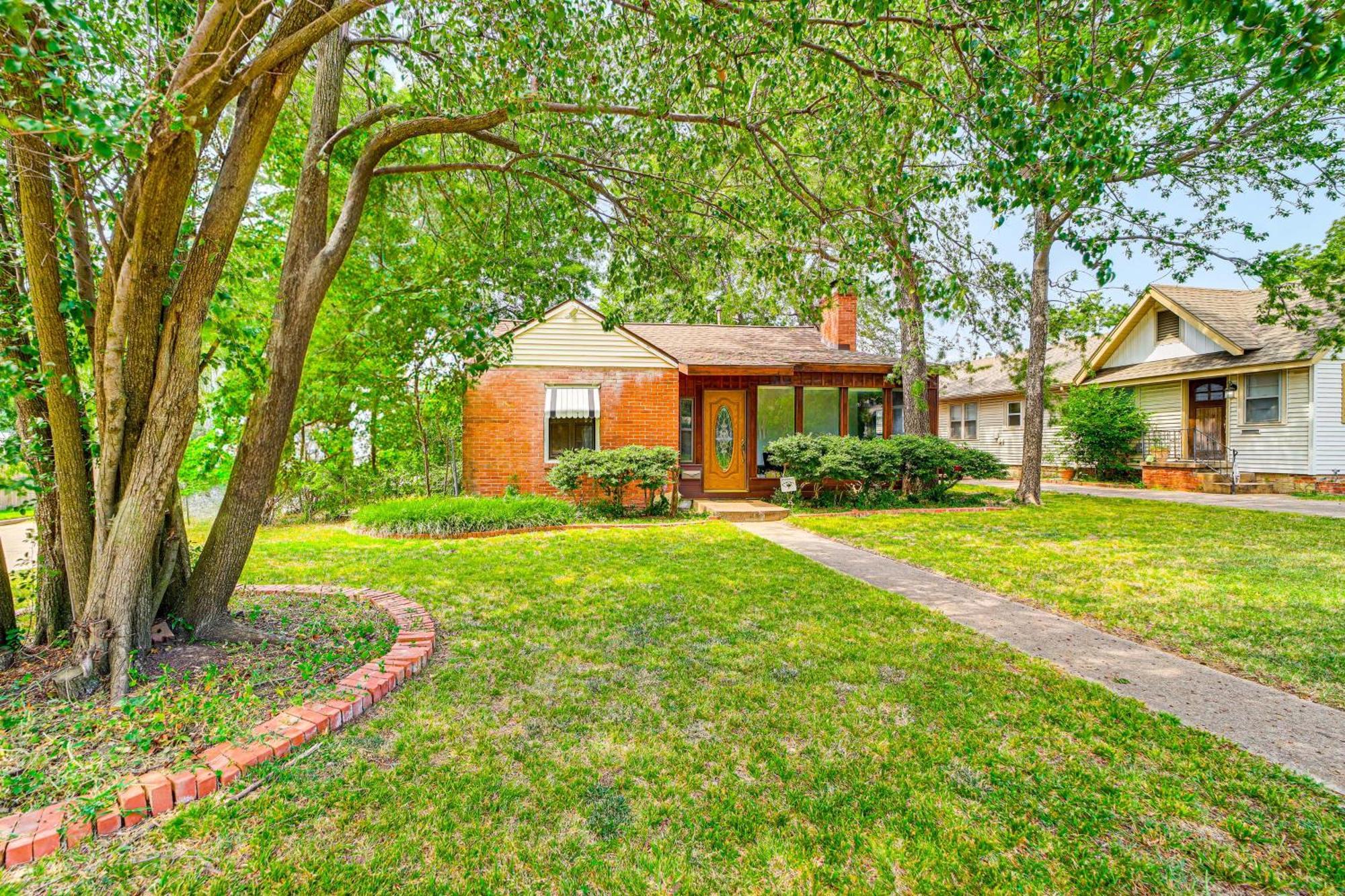 Tulsa Cottage With Hot Tub 4 Mi To Downtown Exterior photo